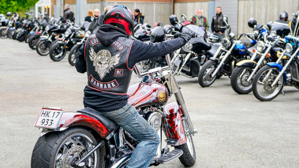 Motorcykeldemonstration “Chain of Silence” for anbragte børn og unge